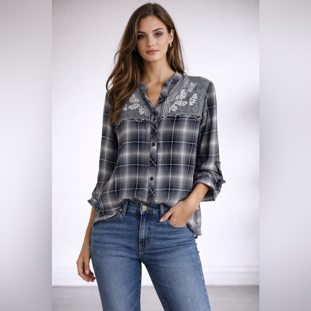 Hazel NWT - Plaid Long Sleeve Top - S